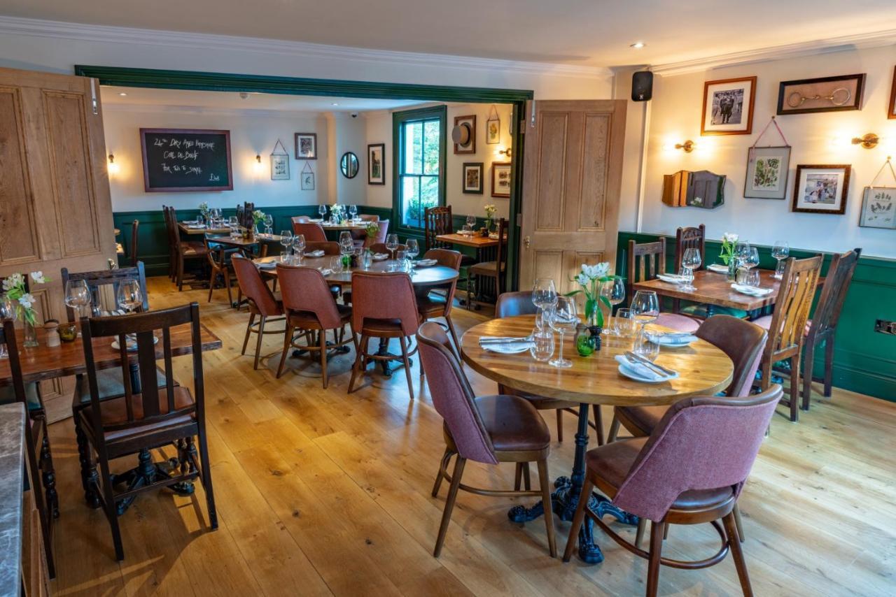 Albert Arms Esher Exteriér fotografie