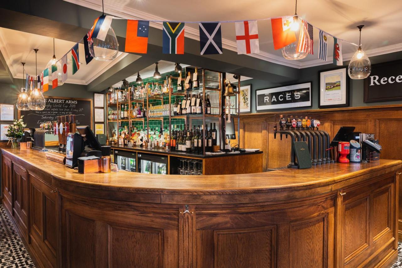 Albert Arms Esher Exteriér fotografie