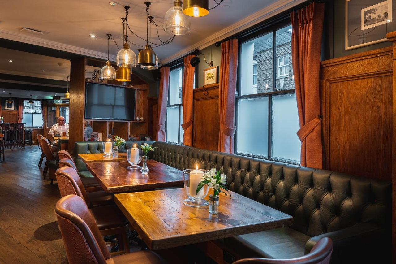 Albert Arms Esher Exteriér fotografie