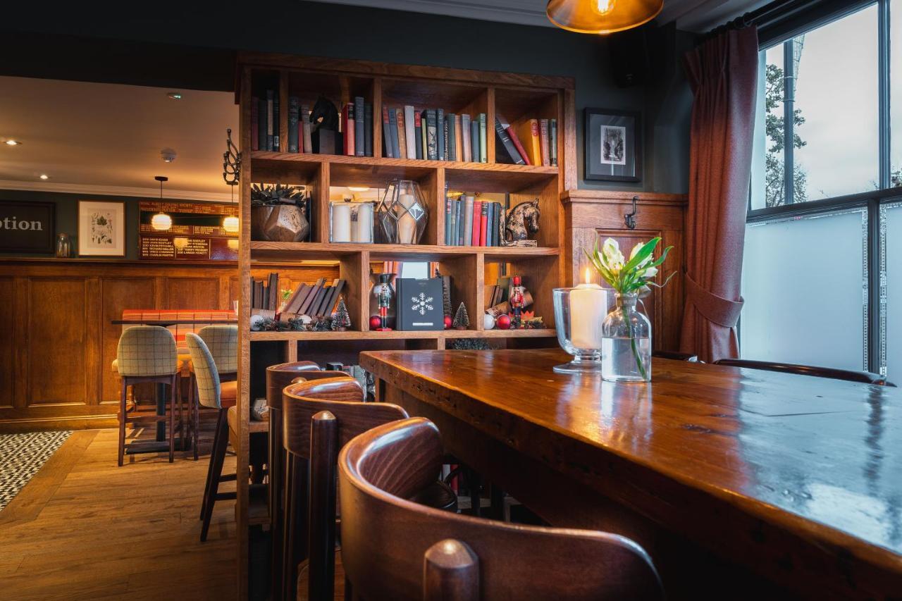 Albert Arms Esher Exteriér fotografie