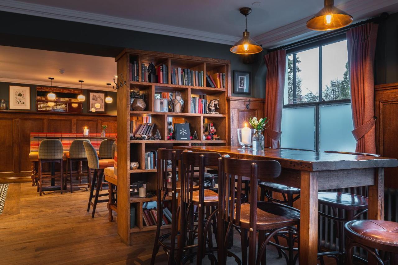 Albert Arms Esher Exteriér fotografie